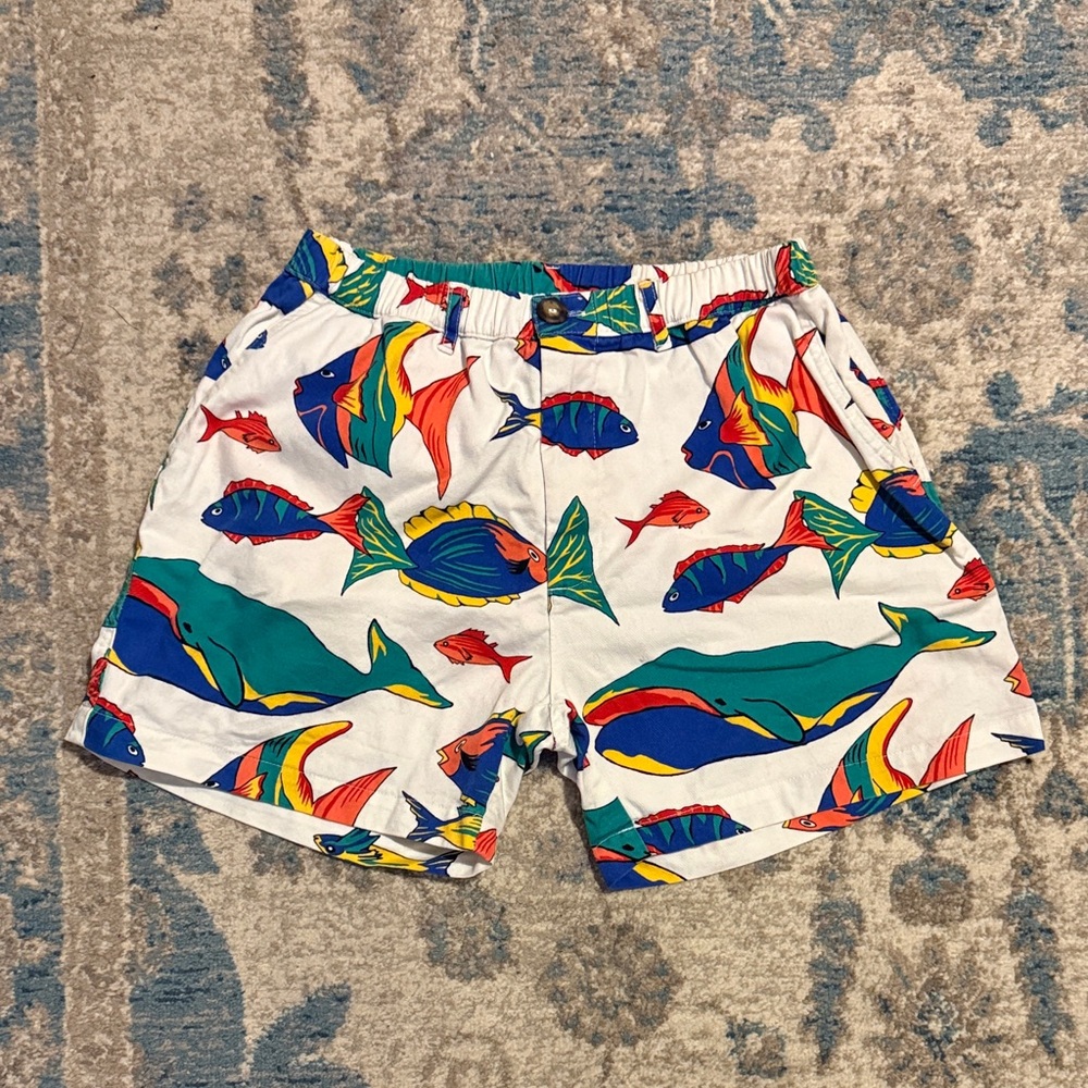 Mens Chubbies 5” Fish Print Shorts - Size Medium